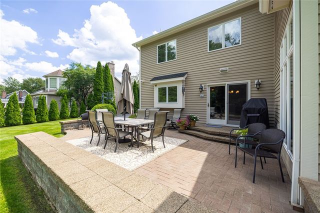 8 Folkestone Lane, Penfield, NY 14526