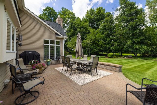 8 Folkestone Lane, Penfield, NY 14526
