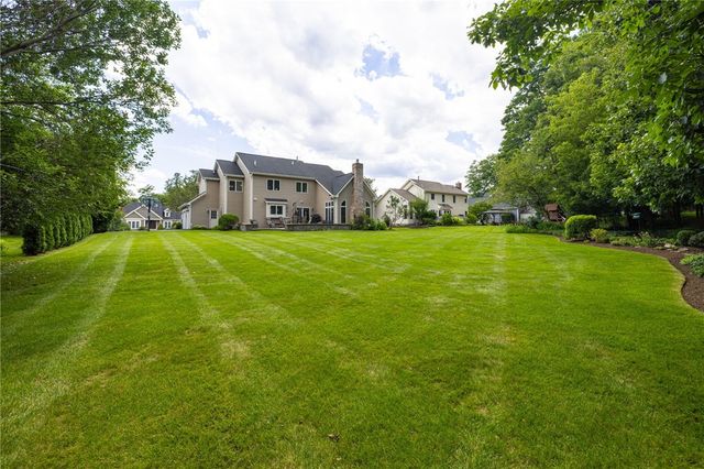 8 Folkestone Lane, Penfield, NY 14526