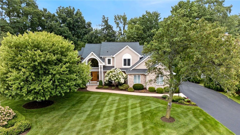 8 Folkestone Lane, Penfield, NY 14526