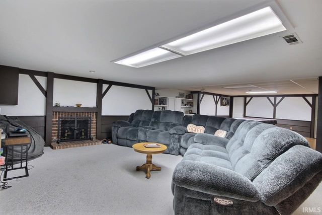 6736 Covington Creek Trail, Fort Wayne, IN 46804