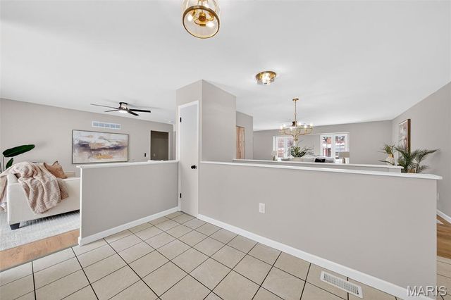 5881 Sir Edward Lane, Florissant, MO 63033