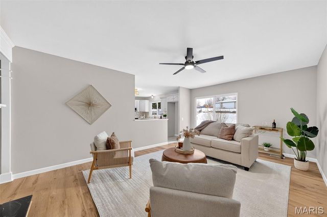 5881 Sir Edward Lane, Florissant, MO 63033