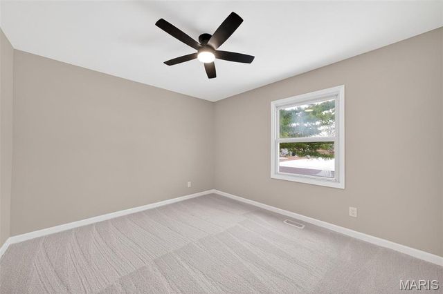 5881 Sir Edward Lane, Florissant, MO 63033