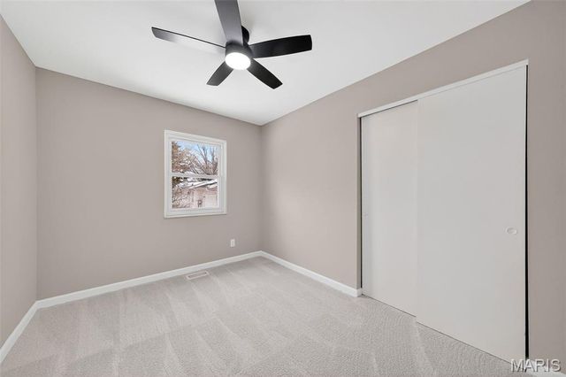 5881 Sir Edward Lane, Florissant, MO 63033