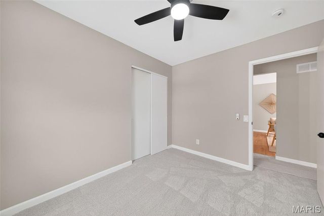 5881 Sir Edward Lane, Florissant, MO 63033