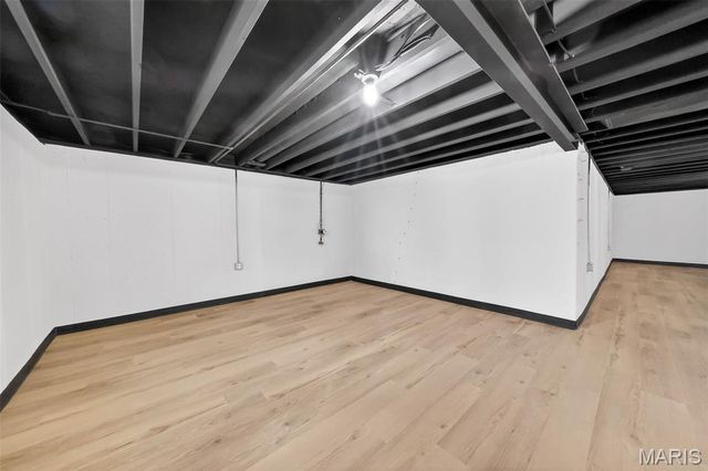 5881 Sir Edward Lane, Florissant, MO 63033