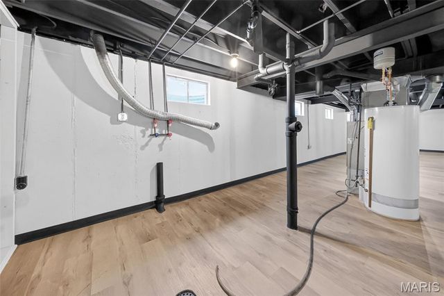 5881 Sir Edward Lane, Florissant, MO 63033