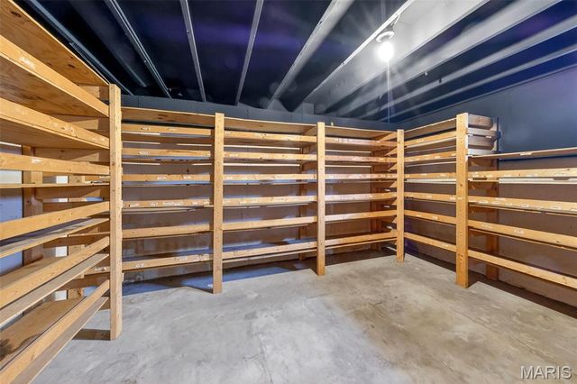 5881 Sir Edward Lane, Florissant, MO 63033