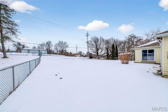 5881 Sir Edward Lane, Florissant, MO 63033