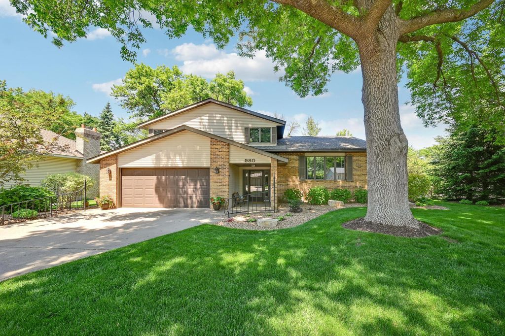980 Southview Drive, Hastings, MN 55033