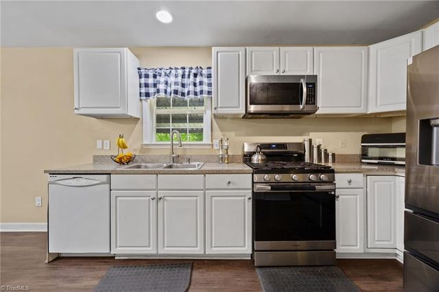 6156 Brinkley Park Drive, Belews Creek, NC 27009