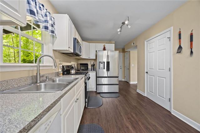 6156 Brinkley Park Drive, Belews Creek, NC 27009
