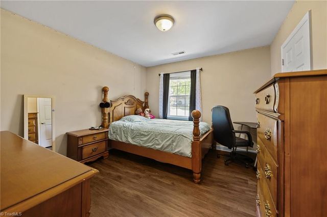6156 Brinkley Park Drive, Belews Creek, NC 27009