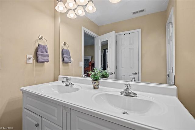 6156 Brinkley Park Drive, Belews Creek, NC 27009