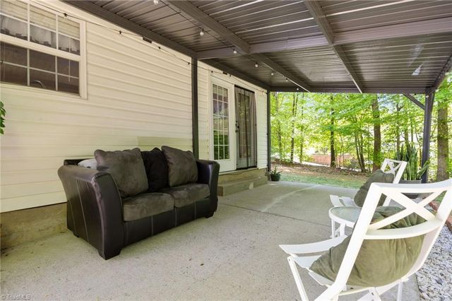 6156 Brinkley Park Drive, Belews Creek, NC 27009