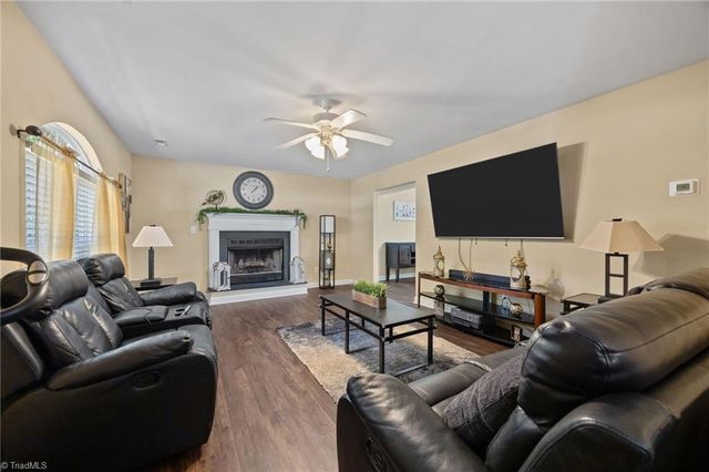 6156 Brinkley Park Drive, Belews Creek, NC 27009