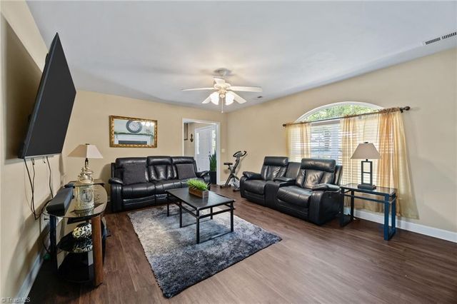 6156 Brinkley Park Drive, Belews Creek, NC 27009