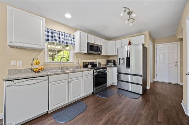 6156 Brinkley Park Drive, Belews Creek, NC 27009
