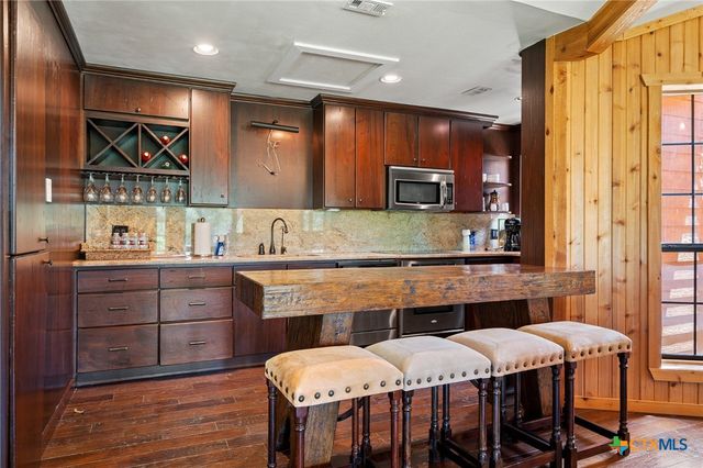 5055 Wayside Drive, Wimberley, TX 78676