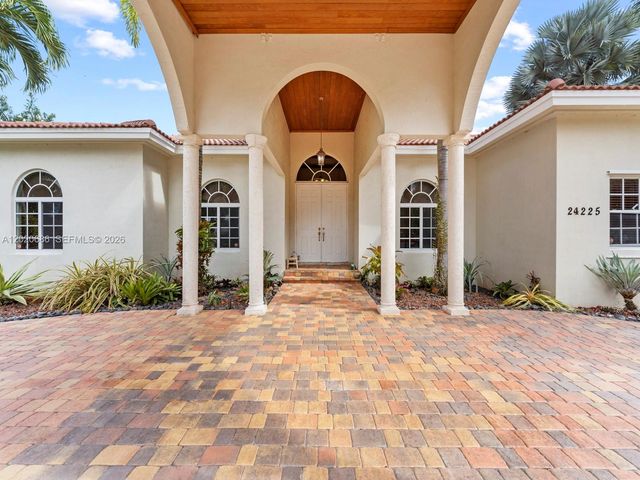 24225 SW 198th Ave, Homestead, FL 33031