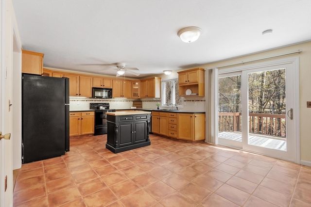 25 Slack Brook Rd, Leominster, MA 01453