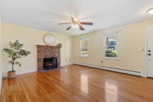 25 Slack Brook Rd, Leominster, MA 01453