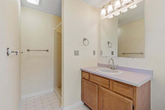 25 Slack Brook Rd, Leominster, MA 01453