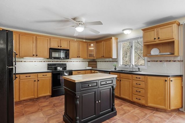 25 Slack Brook Rd, Leominster, MA 01453