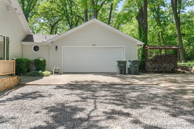 6859 Magnolia Drive, Kingston, OK 73439