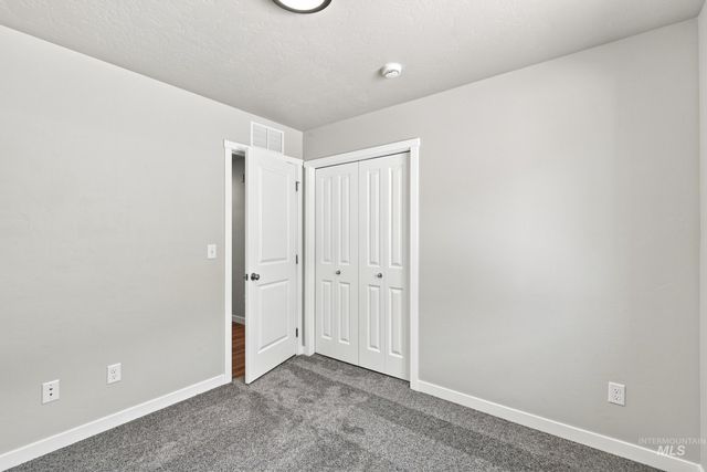 240 N Tideberry Ave, Kuna, ID 83634