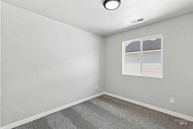 240 N Tideberry Ave, Kuna, ID 83634