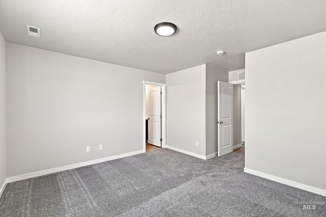 240 N Tideberry Ave, Kuna, ID 83634