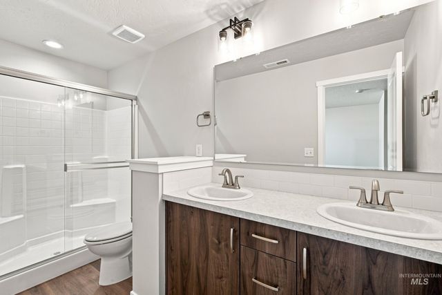 240 N Tideberry Ave, Kuna, ID 83634