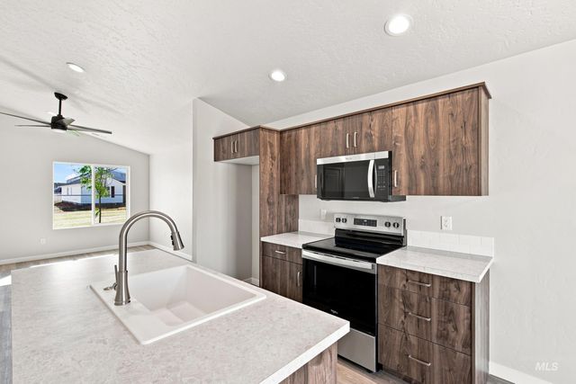 240 N Tideberry Ave, Kuna, ID 83634