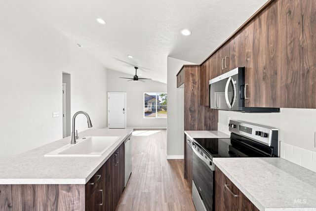 240 N Tideberry Ave, Kuna, ID 83634