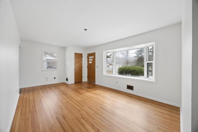 105 75th Way NE, Fridley, MN 55432