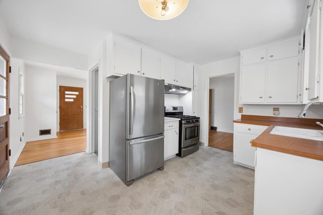 105 75th Way NE, Fridley, MN 55432