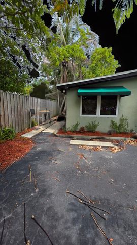 1716 NE 17th Way, Fort Lauderdale, FL 33305