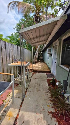 1716 NE 17th Way, Fort Lauderdale, FL 33305