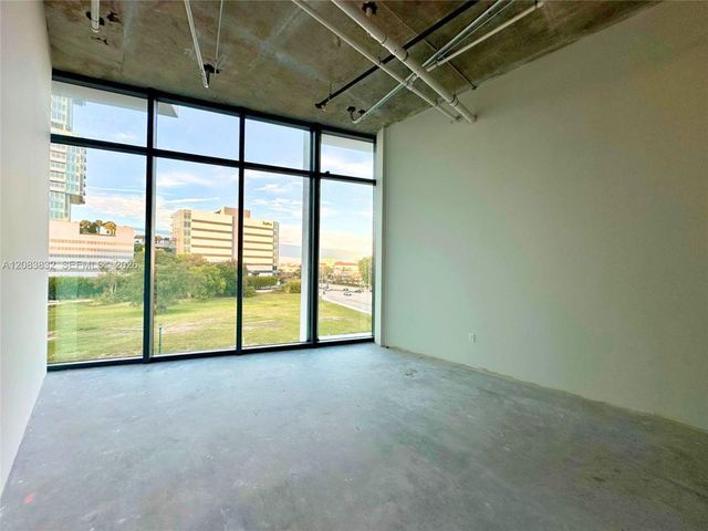 21290 Biscayne Boulevard 302-303, Aventura, FL 33180