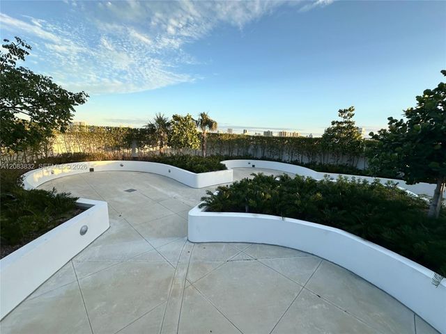 21290 Biscayne Boulevard 302-303, Aventura, FL 33180