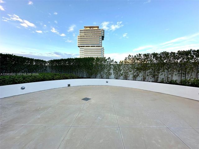 21290 Biscayne Boulevard 302-303, Aventura, FL 33180
