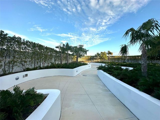 21290 Biscayne Boulevard 302-303, Aventura, FL 33180