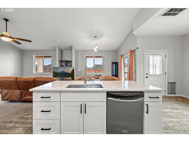 4977 MANNING Ct, Salem, OR 97305