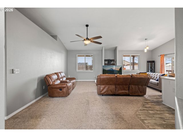 4977 MANNING Ct, Salem, OR 97305