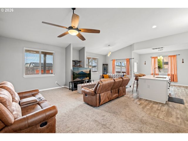 4977 MANNING Ct, Salem, OR 97305