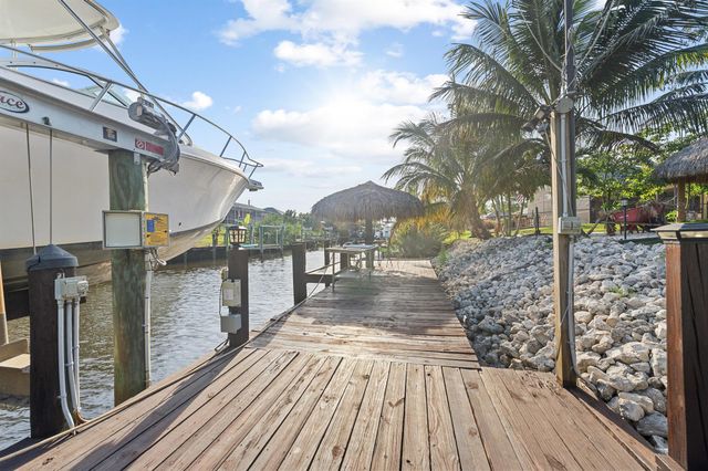 726 SE Seahouse Drive, Port St Lucie, FL 34983