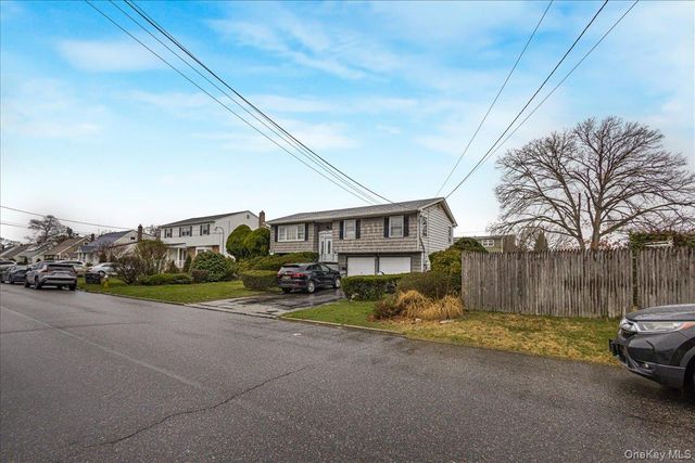 286 W 13th Street, Deer Park, NY 11729