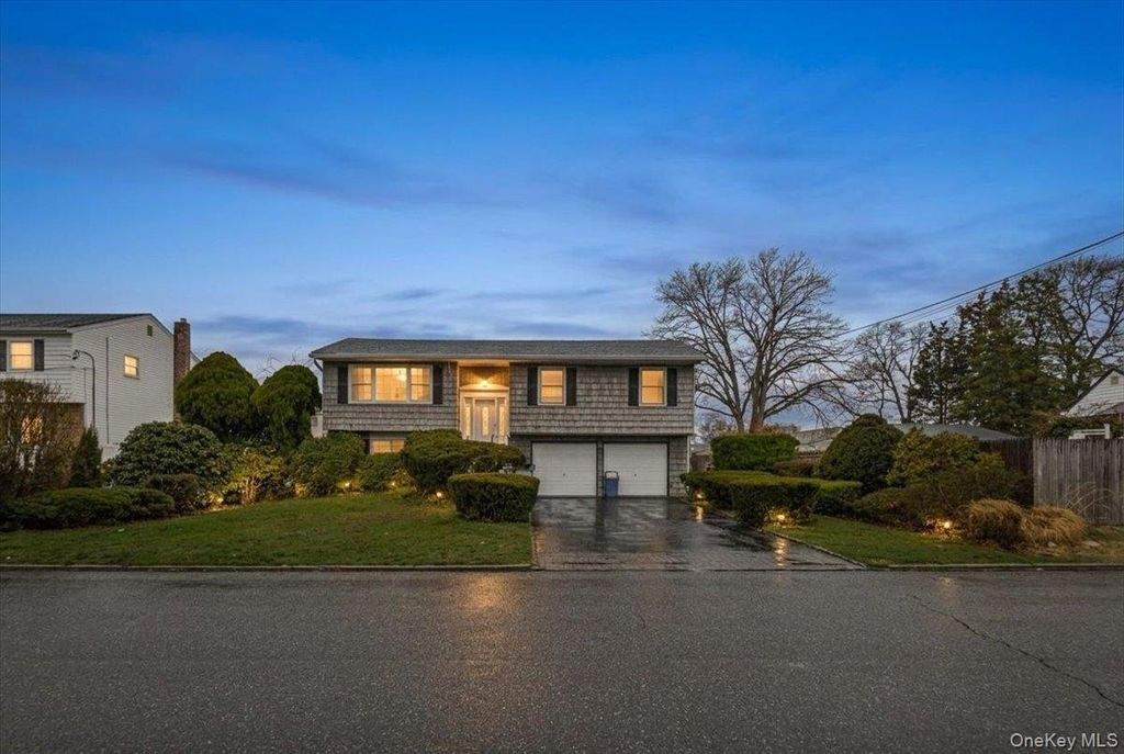 286 W 13th Street, Deer Park, NY 11729